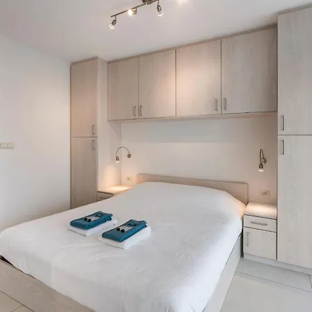 Gelijkvloers Zeedijk - Lichtrijk En Modern Apartment