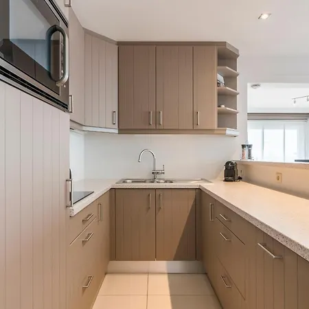 Apartment Gelijkvloers Zeedijk - Lichtrijk En Modern Blankenberge