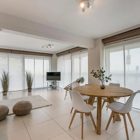Gelijkvloers Zeedijk - Lichtrijk En Modern Apartment
