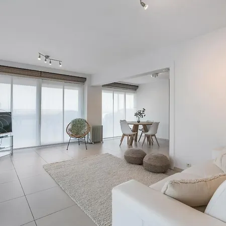 Apartment Gelijkvloers Zeedijk - Lichtrijk En Modern Blankenberge